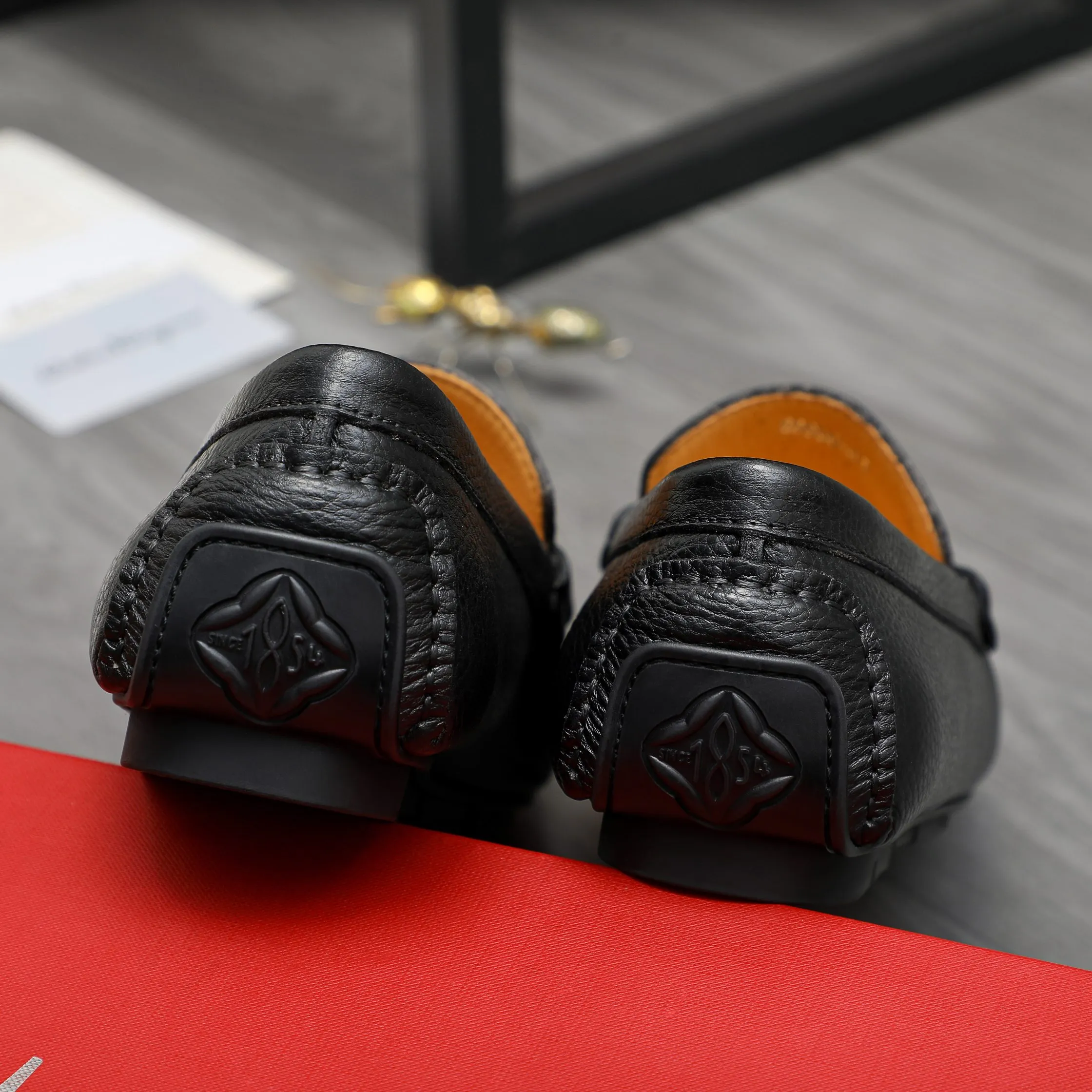 Men's shoes 💰p380 Product trademark: Ferragamo " Ferragamo ] Casual slip-on men's shoes Regular size: 38-45 Product material: Selected pebbled cowhide upper, pigskin lining, rubber outsole